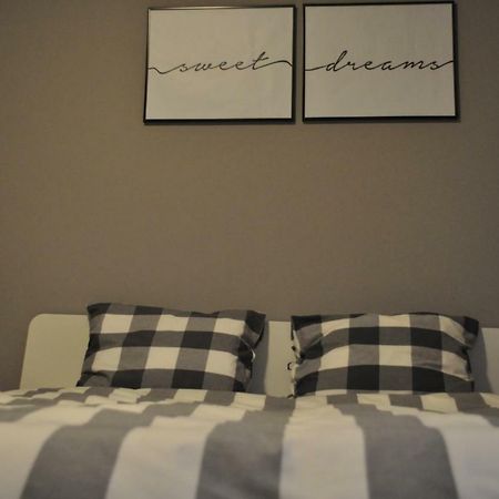 Sleep & Fly Apartment Otopeni Exterior foto